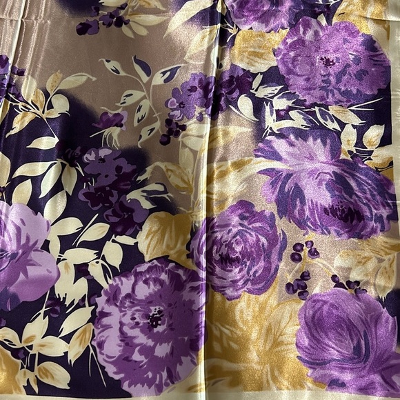 2244- Women’s Floral Scarf Purple & Cream  NWT 34.5”x34.5” NWT - Picture 5 of 10